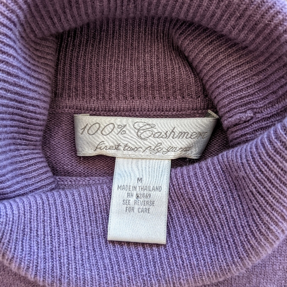 SOLD Vintage 100% cashmere sleeveless turtleneck - Picture 3 of 3